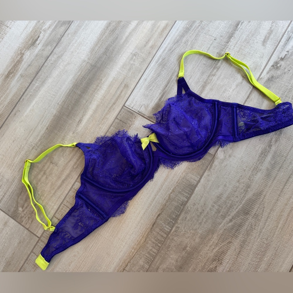 Victoria's Secret “Very Sexy” Purple Lace Bra with yellow/green Accents 34C